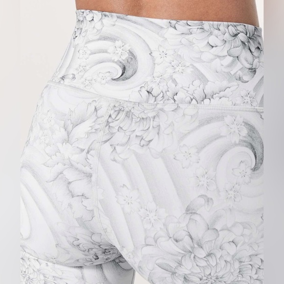 Lululemon Wunder Under Hi-Rise 7/8 Tight 25" in Twine White Multi Size 8 - Picture 1 of 9